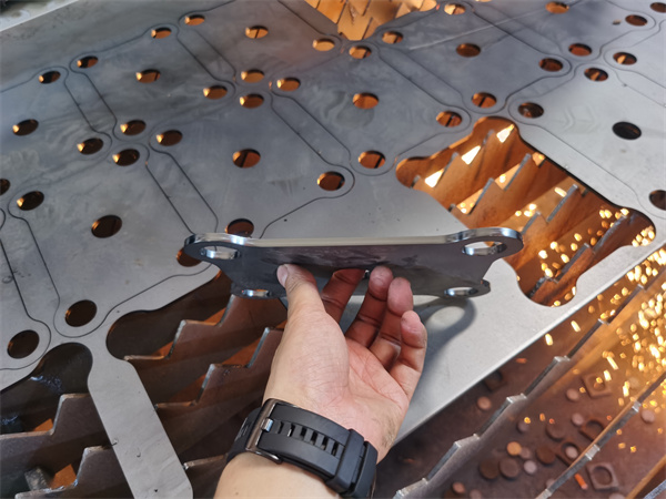  大功率數(shù)控激光切割機(jī)